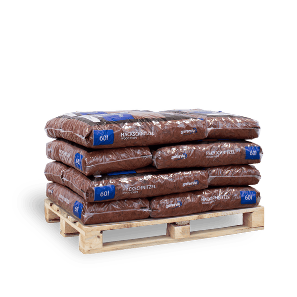 Galamio Hackschnitzel, 60 Liter Säcke auf einer Holzpalette gestapelt.