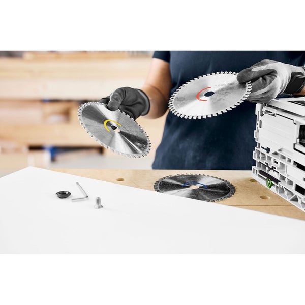 Drei Festool Sägeblätter für verschiedene Materialien.