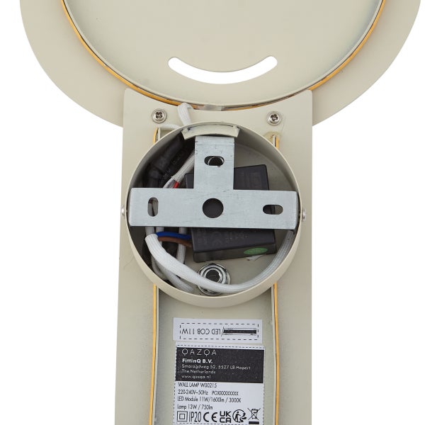 Rückansicht einer Wandleuchte mit Montagehalterung, elektrischer Verkabelung und technischem Typenschild.