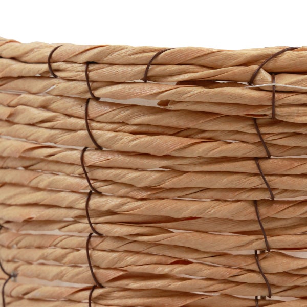 Detailansicht eines geflochtenen Korbes aus Pflanzenfasern