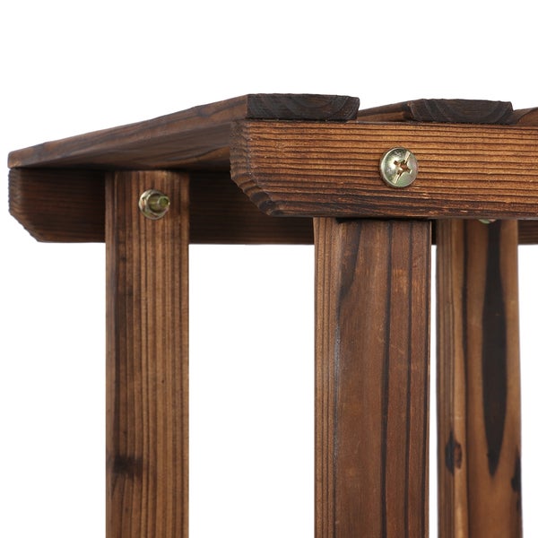 Detailaufnahme eines Blumenständers aus Holz