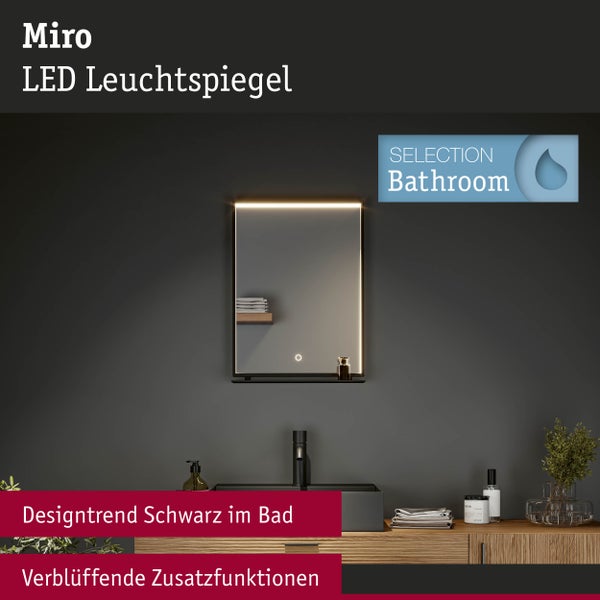 Miro LED-Leuchtspiegel mit integrierter Beleuchtung und Ablage in einem modernen Badezimmer über einem Waschtisch aus Holz.