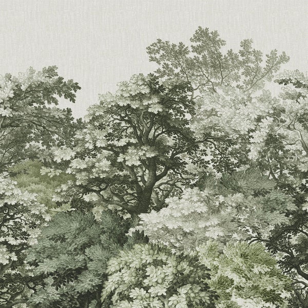 Dekoratives Interieur mit einer Kommode vor einer floralen Vogel Tapete, einer Lampe und Zimmerpflanzen