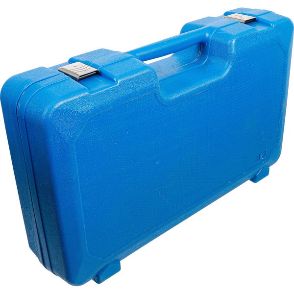 Werkzeugsatz in blauem Werkzeugkoffer