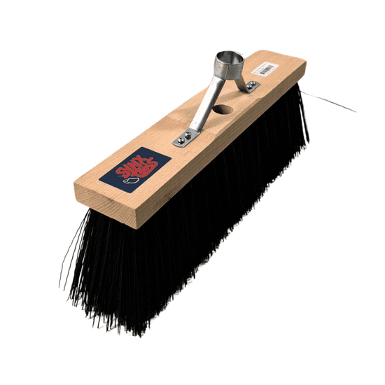 Kehrbesen mit Holzkorpus und Borsten