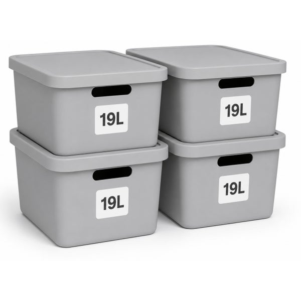 Set aus vier stapelbaren Aufbewahrungsboxen mit Deckel, je 19 Liter Volumen, aus Kunststoff zur Organisation.