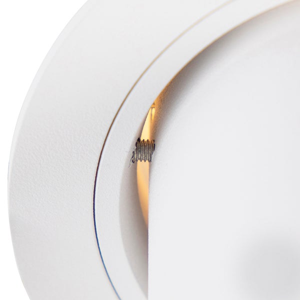 Detailaufnahme einer runden Einbauleuchte