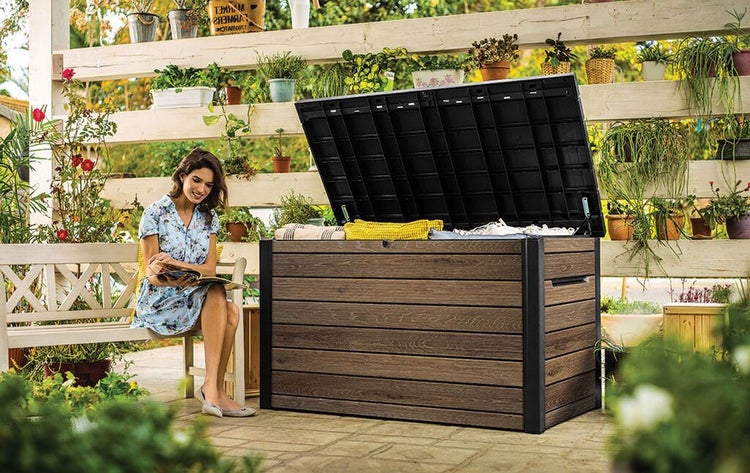 Keter Signature 870L Aufbewahrungsbox in edlem Walnuss-Design - Ihre geräumige Outdoor-Lösung