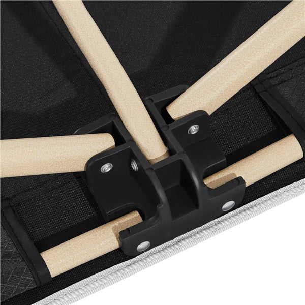 Detailansicht des Klappmechanismus eines Campingstuhls