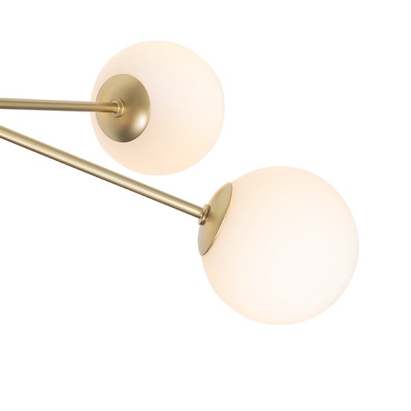 Nahaufnahme einer Deckenleuchte mit mehreren Kugel Lampenschirmen