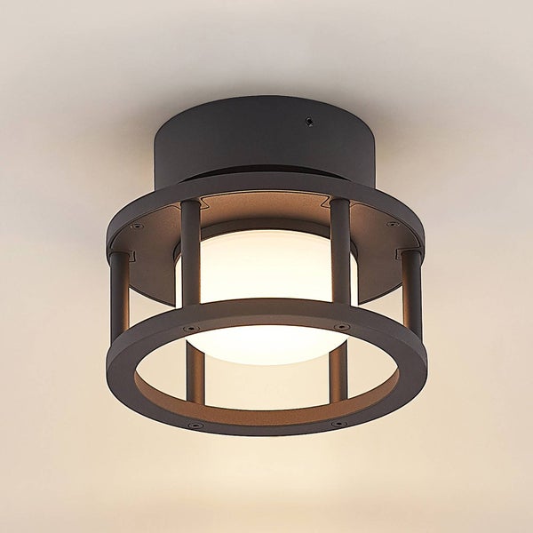 Schwarze Außen-Deckenleuchte im Industrie-Design mit kreisförmigem Metallrahmen und weißem Diffusor.