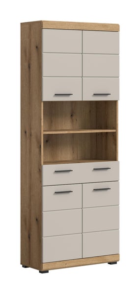Hoher Schrank mit Korpus in Eichenoptik, beigen Fronten, zwei offenen Fächern und schwarzen Griffen.