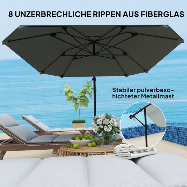 Terrasse mit Sonnenschirm, Sofa, Sessel und Tisch