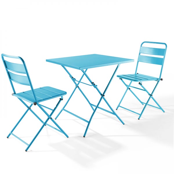 Dreiteiliges blaues Bistro-Set aus Metall mit einem quadratischen Klapptisch und zwei Klappstühlen.
