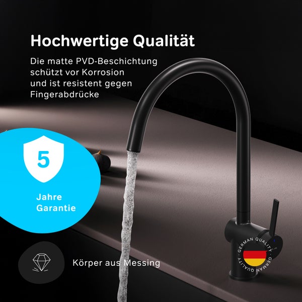 Schwarzer Wasserhahn mit fließendem Wasser, Messingkörper, fünf Jahre Garantie und Siegel für deutsche Qualität.