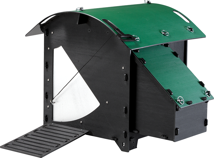 Wetterfester Hühnerstall aus recyceltem Kunststoff mit Rampe und grünem Dach.