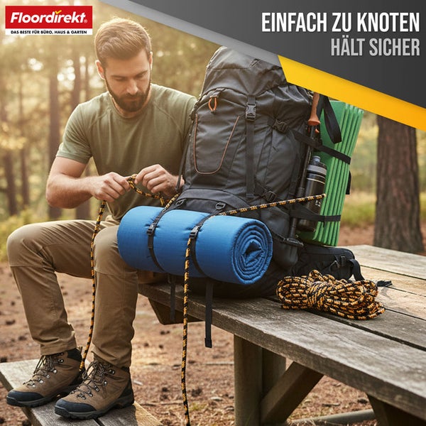 Mann knotet Seil neben Rucksack auf Holztisch