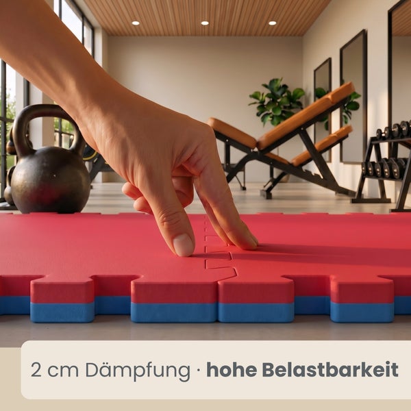 Zwei Zentimeter dicke, zweifarbige Sportbodenmatte mit Puzzlesystem in einem Fitnessstudio, hohe Belastbarkeit und Dämpfung.