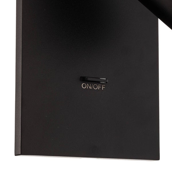 Nahaufnahme eines Schalters für eine Lampe mit der Aufschrift 'ON/OFF'.