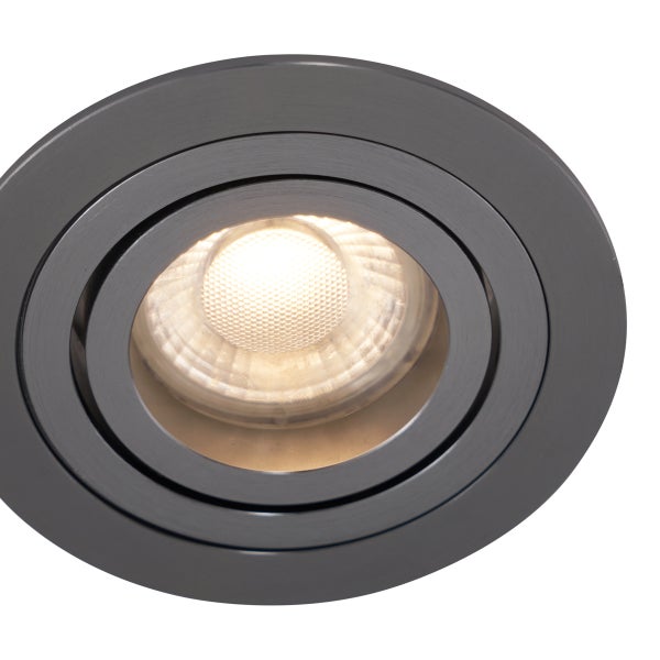 Runder LED Einbaustrahler in Anthrazit mit warmweißem Licht, eingeschaltet.