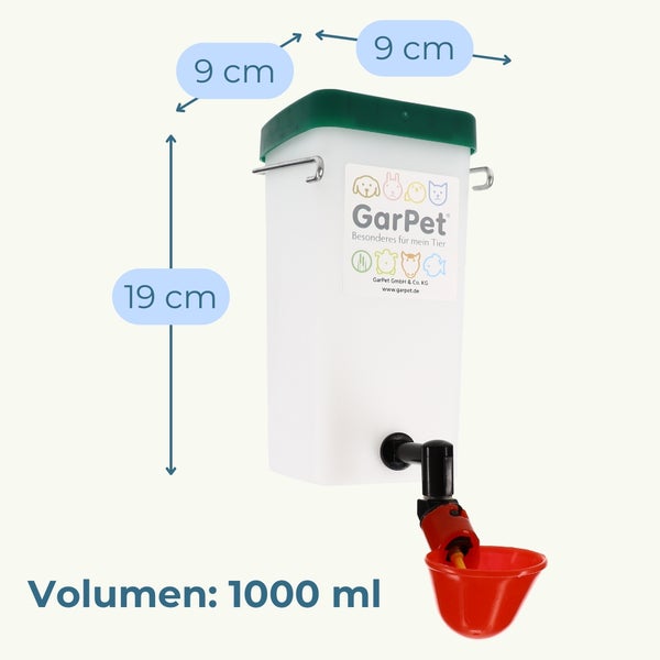 GarPet Geflügeltränke, 1000 Milliliter. Maße: 19 Zentimeter hoch, 9 Zentimeter breit, 9 Zentimeter tief. GarPet Logo.