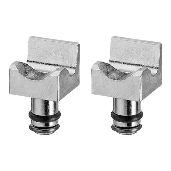 Zwei Metallrohrhalterungen