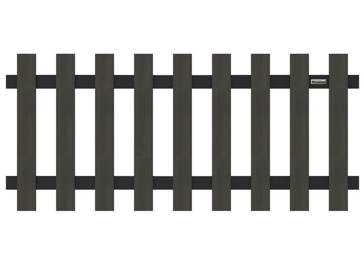 Gartenzaun aus Kunststoff vor Rasenfläche und Pflastersteinen