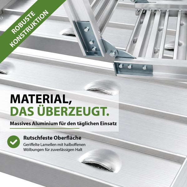 Detailansicht einer Arbeitsbühne aus robustem Aluminium mit rutschfester Oberfläche durch geriffelte Lamellen und Wölbungen für sicheren Halt.
