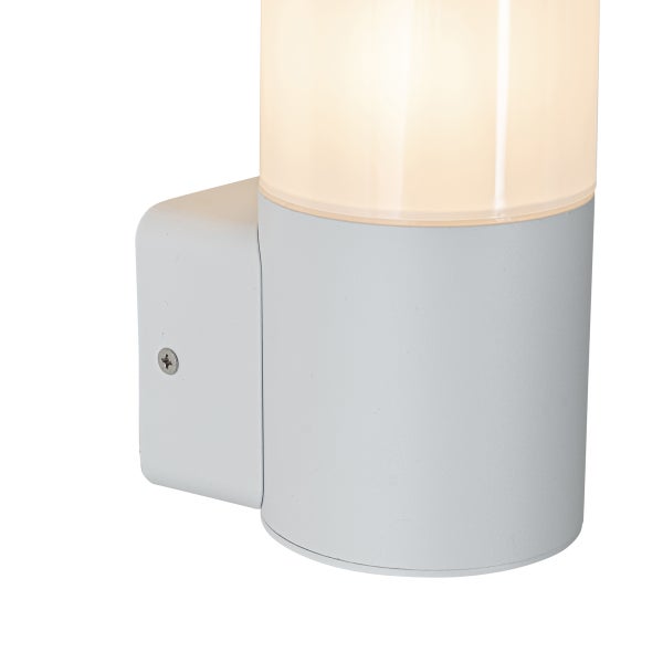 Außenwandleuchte aus grauem Metall und Kunststoff mit zylindrischem Diffusor.