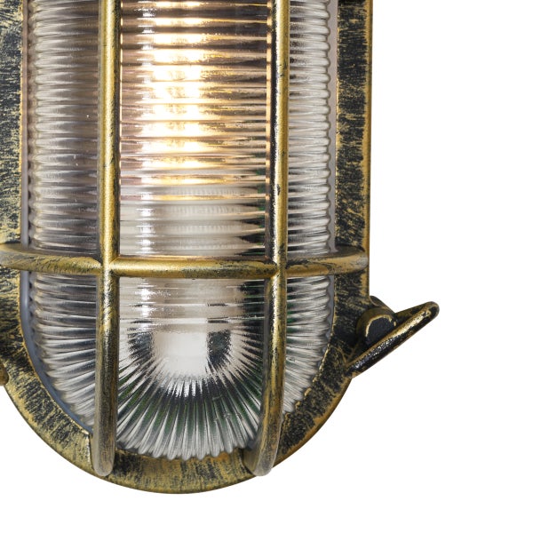 Wandleuchte für den Außenbereich im industriellen Stil mit Schutzgitter und geriffeltem Glas in Antik-Gold Optik.