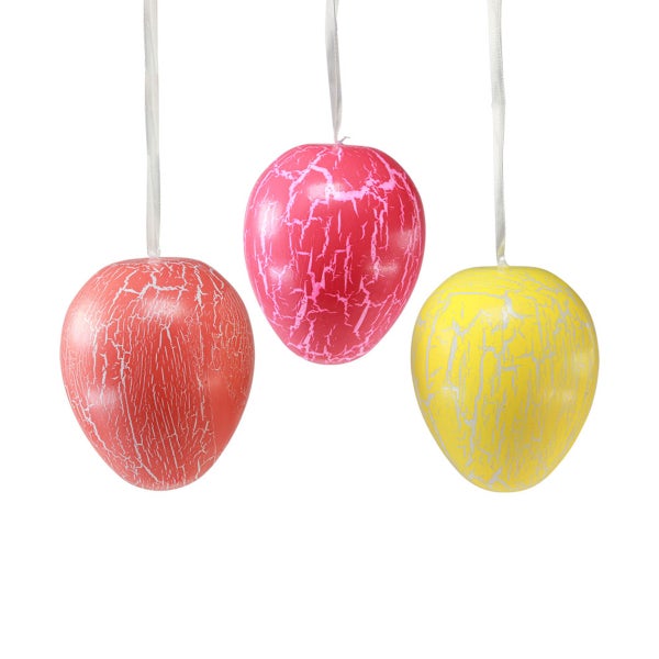 Drei dekorative Ostereier mit Aufhängung