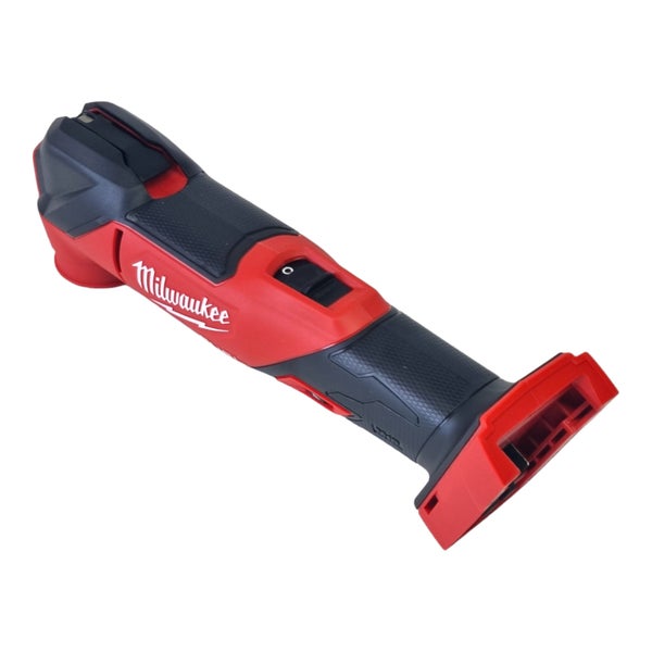Milwaukee Akku-Multitool in Rot und Schwarz mit gummierten Griffflächen und Ein-Ausschalter.