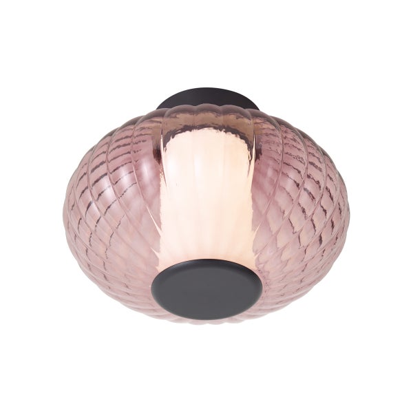 Deckenleuchte mit geriffeltem, rosa Glasschirm und schwarzer Halterung.