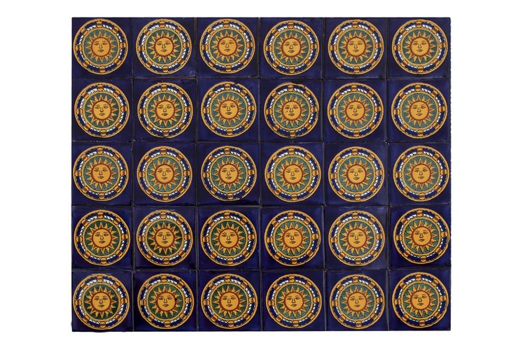 Quadratische Fliesen mit Sonnendesign für Wand- und Bodengestaltung