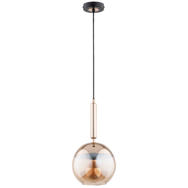 Moderne Pendelleuchte mit kugelförmigem Glaskörper und metallischem Akzent an einer Deckenbefestigung