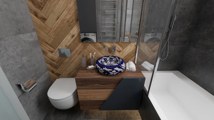 Badezimmer mit Toilette, Waschbecken, Badewanne und Holzelementen