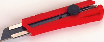 Rotes Cutter-Messer mit Kunststoffgehäuse, Abbrechklinge und Feststellschraube.