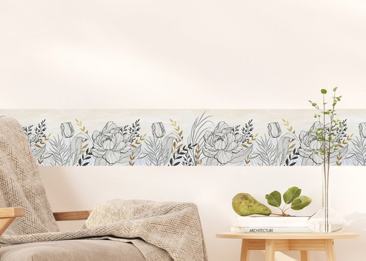 Selbstklebende Wandbordüre mit floralem Motiv aus Tulpen und Pfingstrosen im illustrierten Linienstil für die Wandgestaltung im Wohnzimmer.