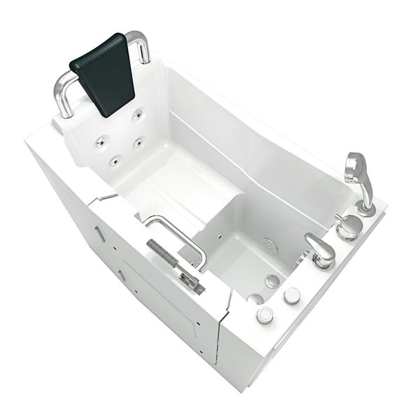 Begehbare Badewanne mit Sitzgelegenheit, Tür, Armatur und Kopfstütze.