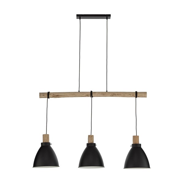 Dreiflammige Pendelleuchte mit Holzbalken und drei schwarzen Metallschirmen.