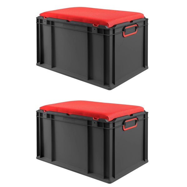 Zwei graue Aufbewahrungsboxen mit roten Sitzkissen