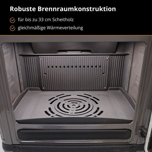 Robuste Brennraumkonstruktion eines Kaminofens für Scheitholz bis zu 33 Zentimeter und gleichmäßige Wärmeverteilung.