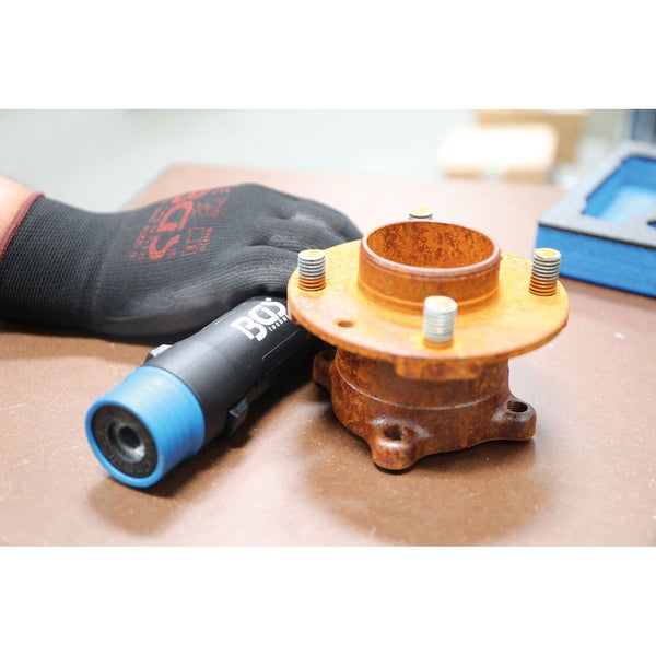 Radnabe mit Rost und BGS technic Werkzeug