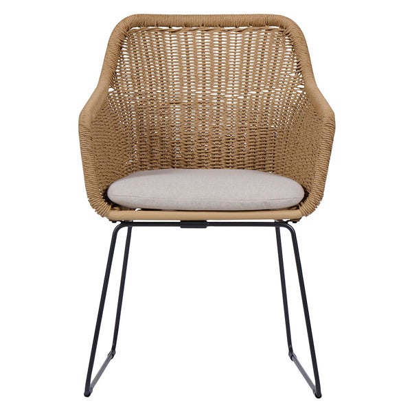 Geflochtener Armlehnstuhl mit Kissen und Metallbeinen