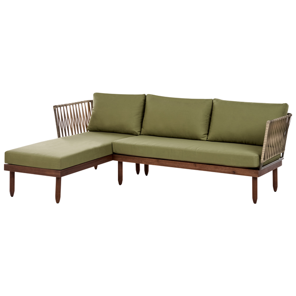 Garten-Ecksofa mit Holzgestell, Armlehnen aus Seilgeflecht und grünen Polsterkissen.