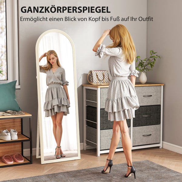 Ganzkörperspiegel im Wohnzimmer mit stehendem Rahmen und ovalem Design