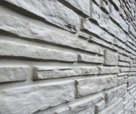 Wandverkleidung in Steinoptik.