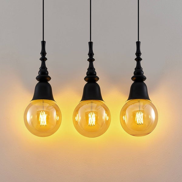 Dreiflammige Pendelleuchte mit bernsteinfarbenen Glasschirmen