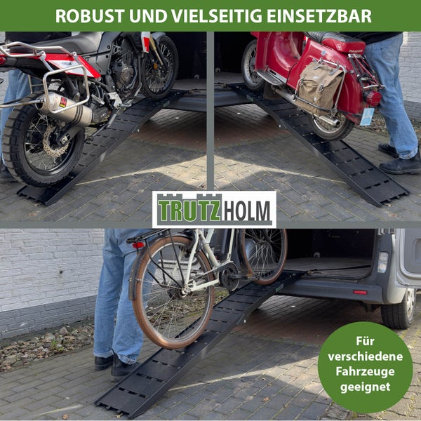 Motorradrampe mit Motorrädern und Fahrrädern