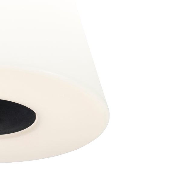 Detailaufnahme einer Rolle weißes Vlies mit schwarzem Kern.